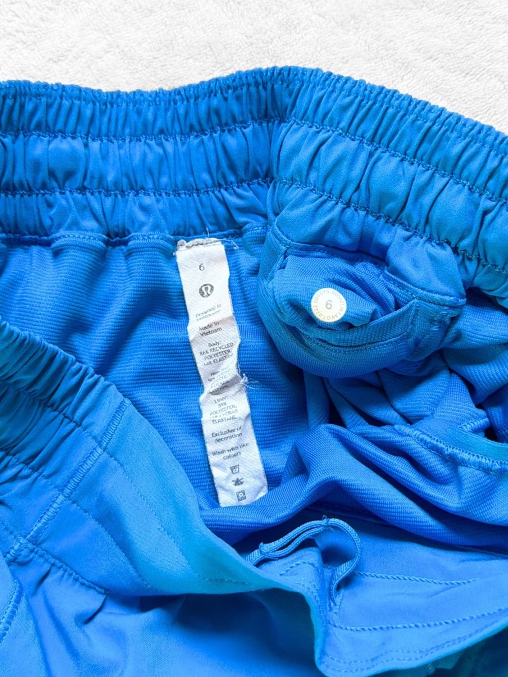 Lululemon Hotty Hot Low-Rise Short 4” – Poolside – Size 6 - Picture 5 of 5